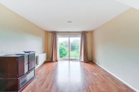 Greenside Close, Catford, London, SE6 2 bed terraced house for sale