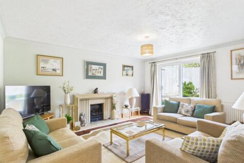 Kestrel Way, Burghfield Common... 4 bed detached house for sale