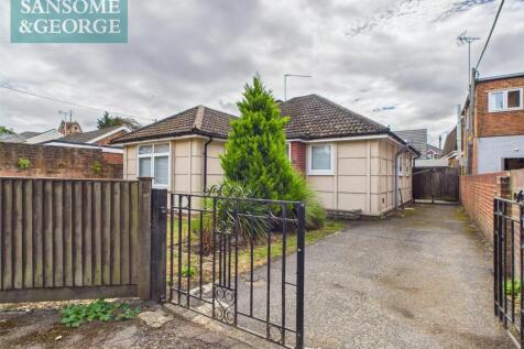Victoria Road, Mortimer Common... 3 bed bungalow for sale