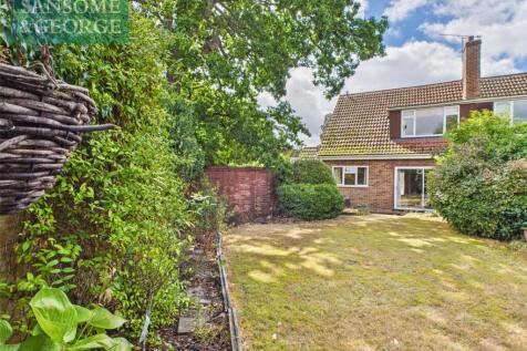 Croft Road, Mortimer Common, Reading... 3 bed semi