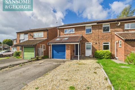 Hawkesbury Drive, Calcot, Reading... 3 bed semi