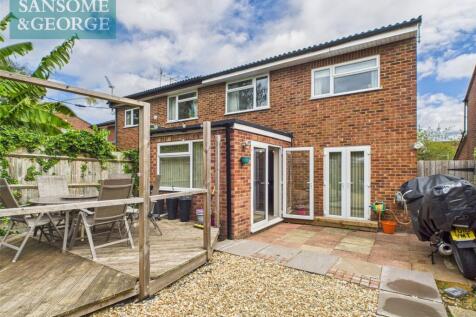 Hawkesbury Drive, Calcot, Reading... 3 bed semi