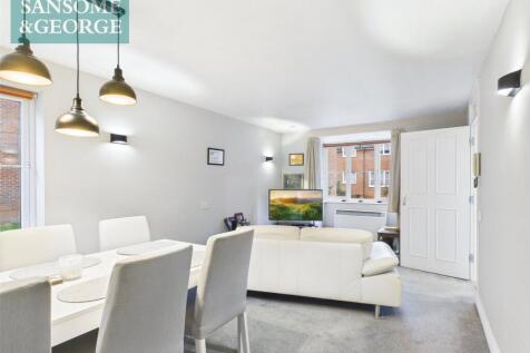 Glenapp Grange, Mortimer Common... 2 bed apartment for sale