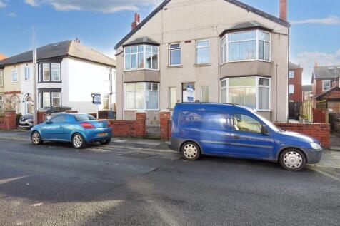 3 bedroom flat for sale