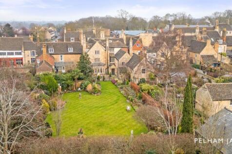 52 High Street, St. Martins, PE9 5 bed townhouse for sale