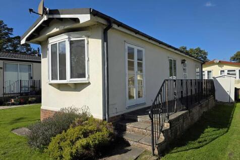 Riverside Park, Churchend 2 bed park home for sale