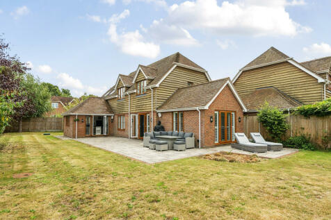 Greenlees Close, Wickham, Hampshire... 4 bed detached house for sale