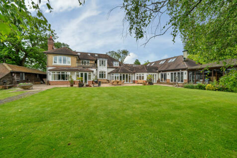 6 bedroom detached house for sale