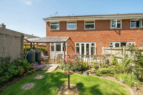 Provene Close, Waltham Chase... 4 bed semi