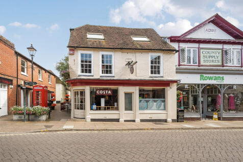 High Street, Bishops Waltham... 3 bed flat for sale