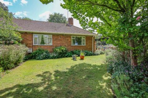 Inwood Road, Liss, Hampshire, GU33 2 bed bungalow for sale