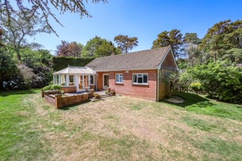 Hill Brow, Liss, Hampshire, GU33 3 bed bungalow for sale