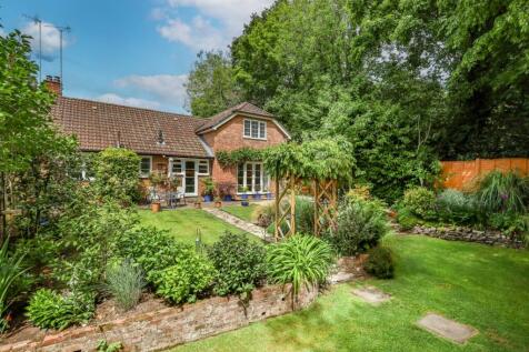 St. Marys Road, Liss, Hampshire, GU33 3 bed semi