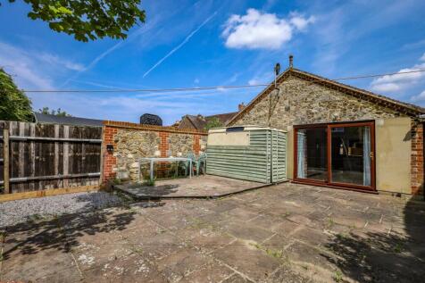Forest Road, Liss, Hampshire, GU33 2 bed bungalow for sale