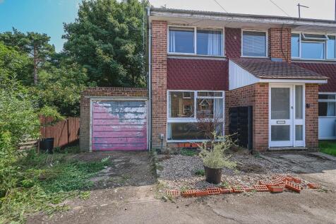 Western Road, Liss, Hampshire, GU33 3 bed semi