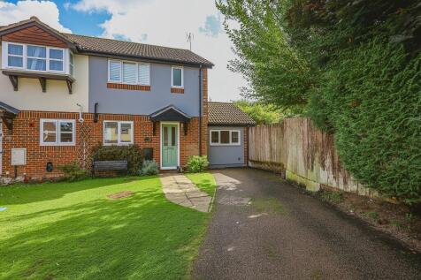 Sherwood Close, Liss, Hampshire, GU33 3 bed semi