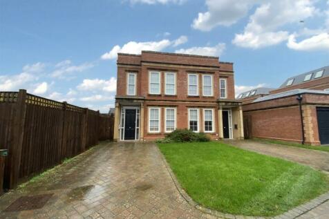 4 bedroom semi-detached house for sale