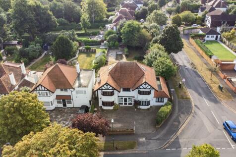 6 bedroom detached house for sale