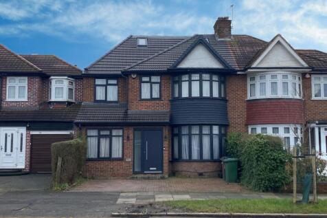 6 bedroom semi-detached house for sale