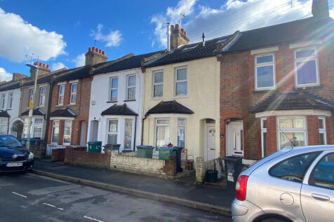 2 bedroom maisonette for sale