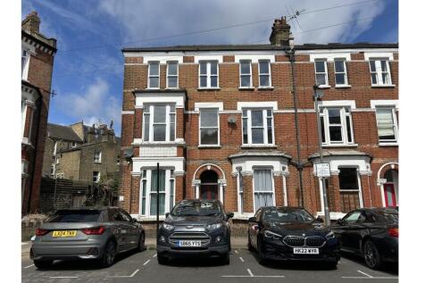 3 bedroom maisonette for sale