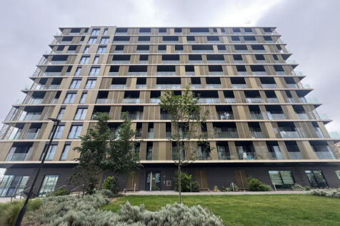 3 bedroom flat for sale