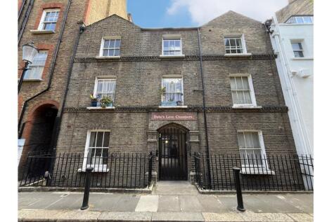Studio flat for sale