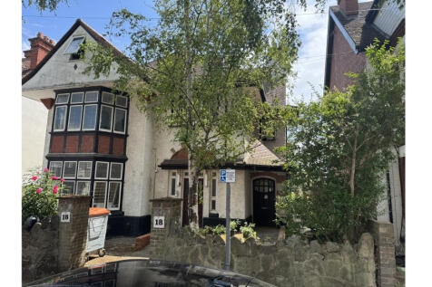 6 bedroom semi-detached house for sale