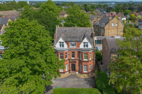 3 bedroom flat for sale