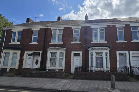 Terraced house for sale