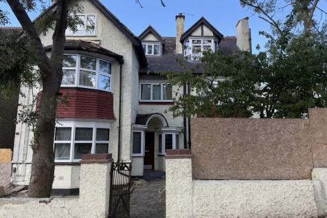 10 bedroom detached house for sale