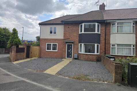 4 bedroom end of terrace house for sale