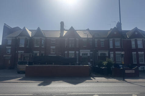 Studio flat for sale