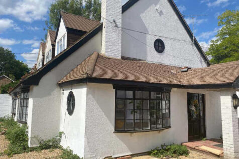 6 bedroom detached house for sale