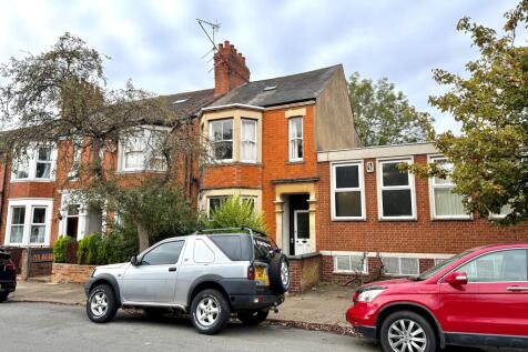 4 bedroom end of terrace house for sale