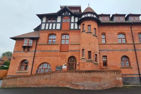 3 bedroom flat for sale