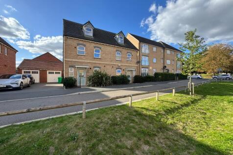 4 bedroom semi-detached house for sale