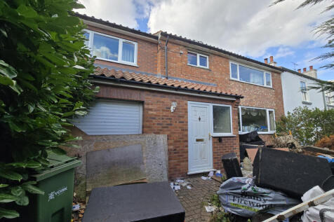 4 bedroom end of terrace house for sale