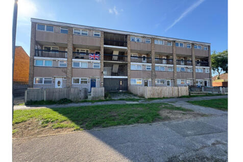 3 bedroom maisonette for sale