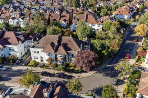 5 bedroom semi-detached house for sale