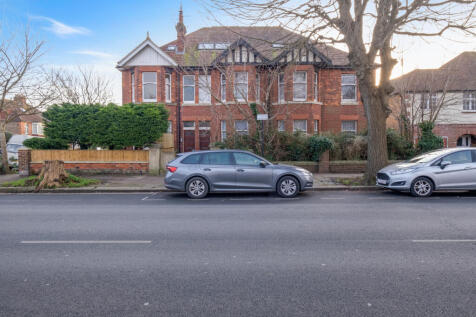 8 bedroom semi-detached house for sale