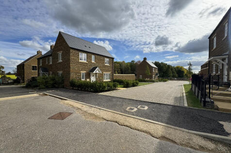 8 bedroom detached house for sale