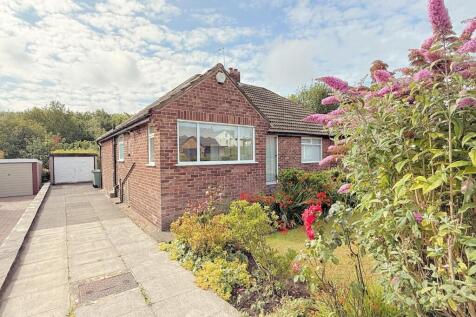 The Fairway, Stanningley, Pudsey 2 bed semi