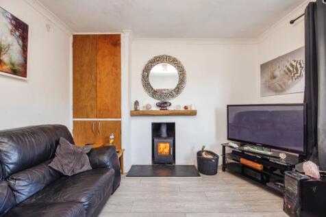 4 bedroom end of terrace house for sale