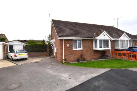 2 bedroom semi-detached bungalow for sale