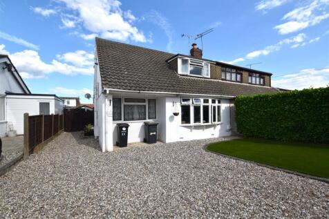 Silverthorne Close, Rochford 4 bed chalet for sale