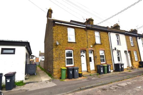 Queen Elizabeth Chase, Rochford 2 bed end of terrace house for sale