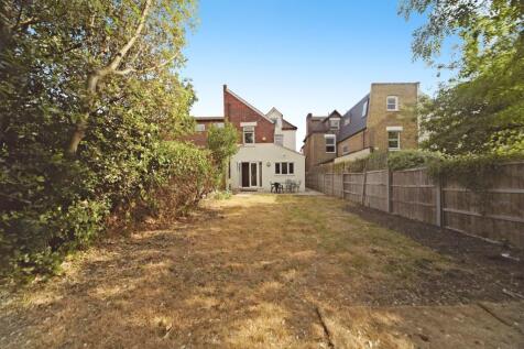 3 bedroom ground floor flat for sale