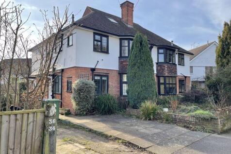 Albany Crescent, Esher 2 bed maisonette for sale