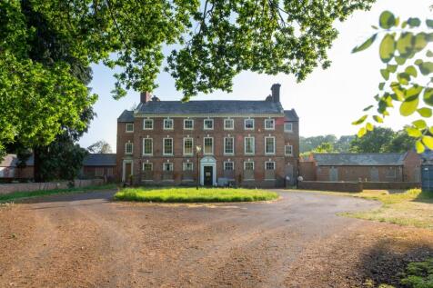 Detached house for sale